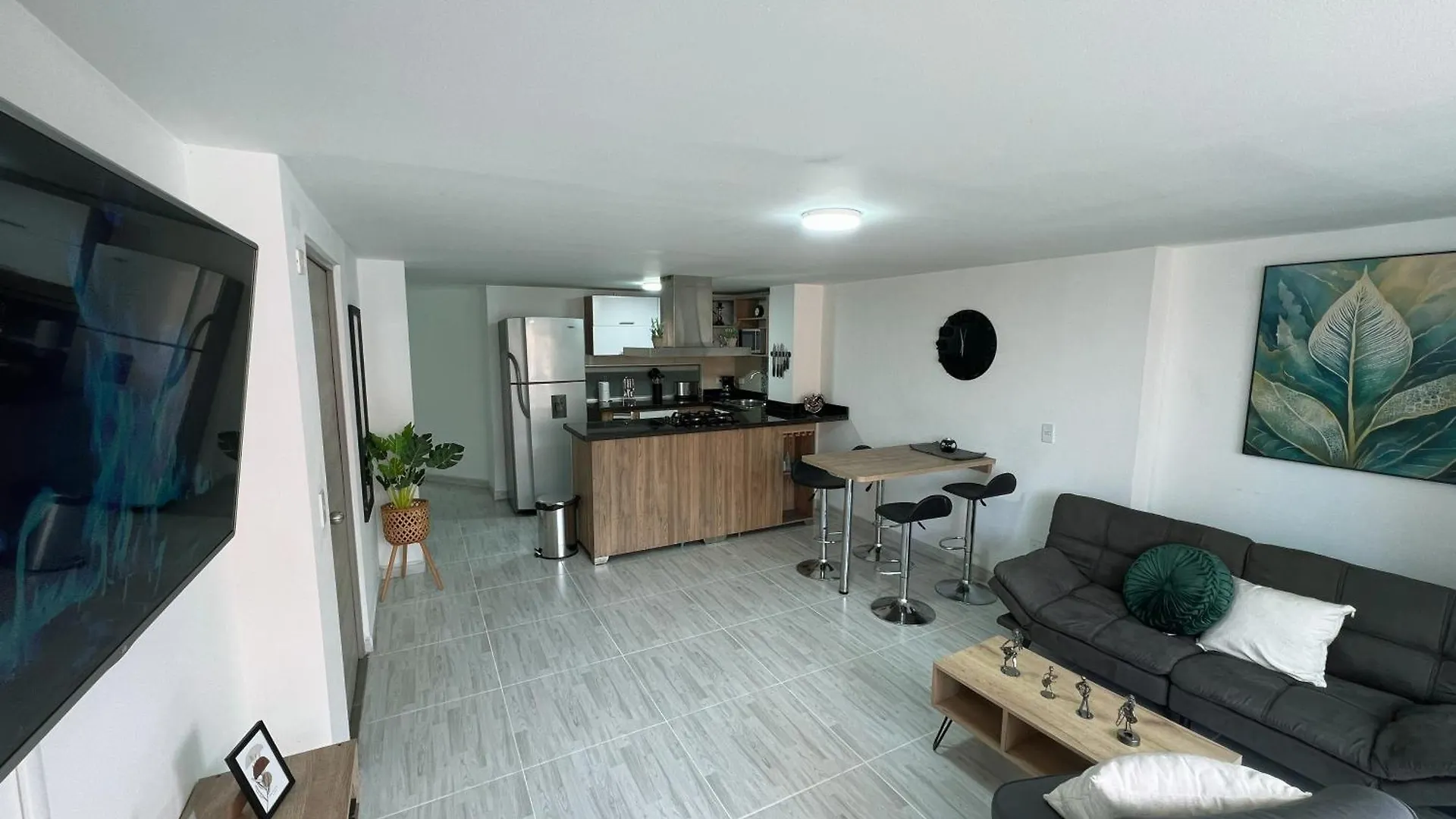 Comodo Y Amplio Apartamento En Laureles Medellin Colombia