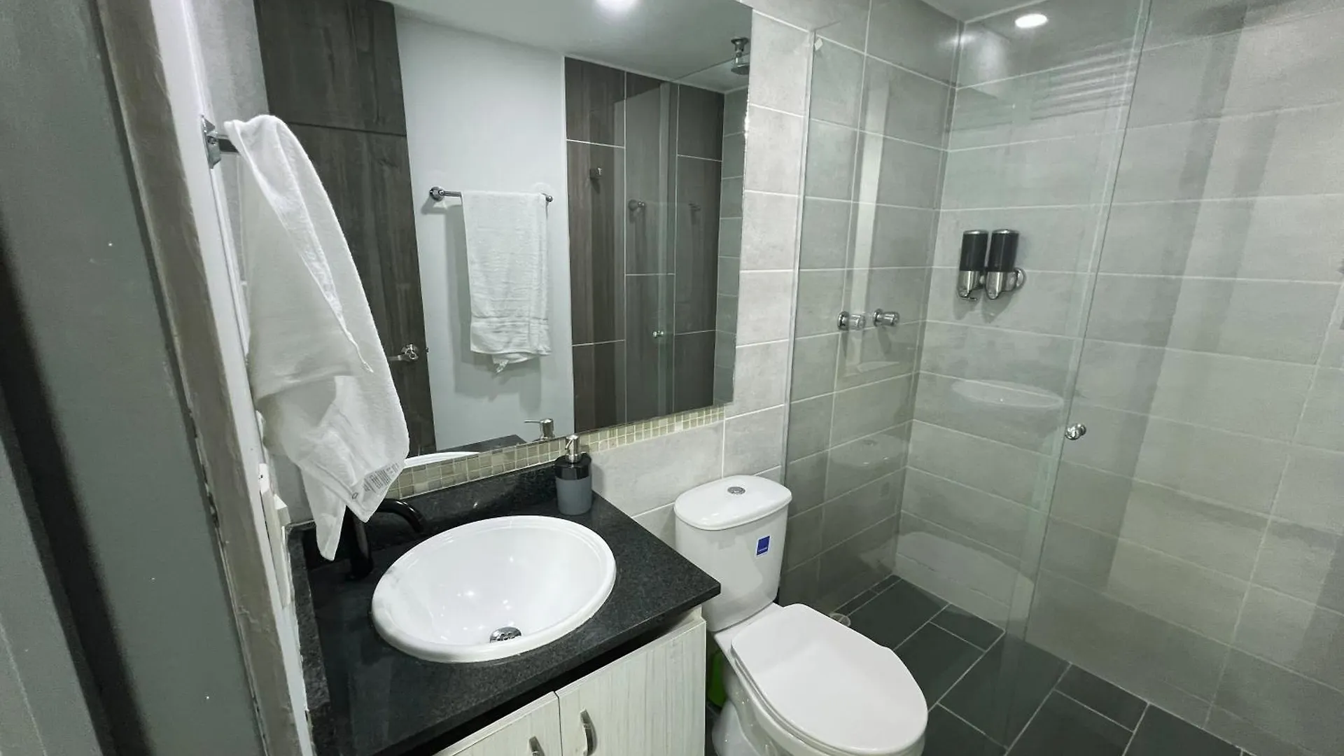 Comodo Y Amplio Apartamento En Laureles Medellín