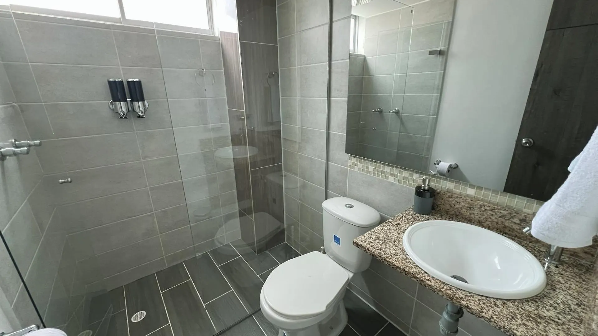 Comodo Y Amplio Apartamento En Laureles Medellín Colombia
