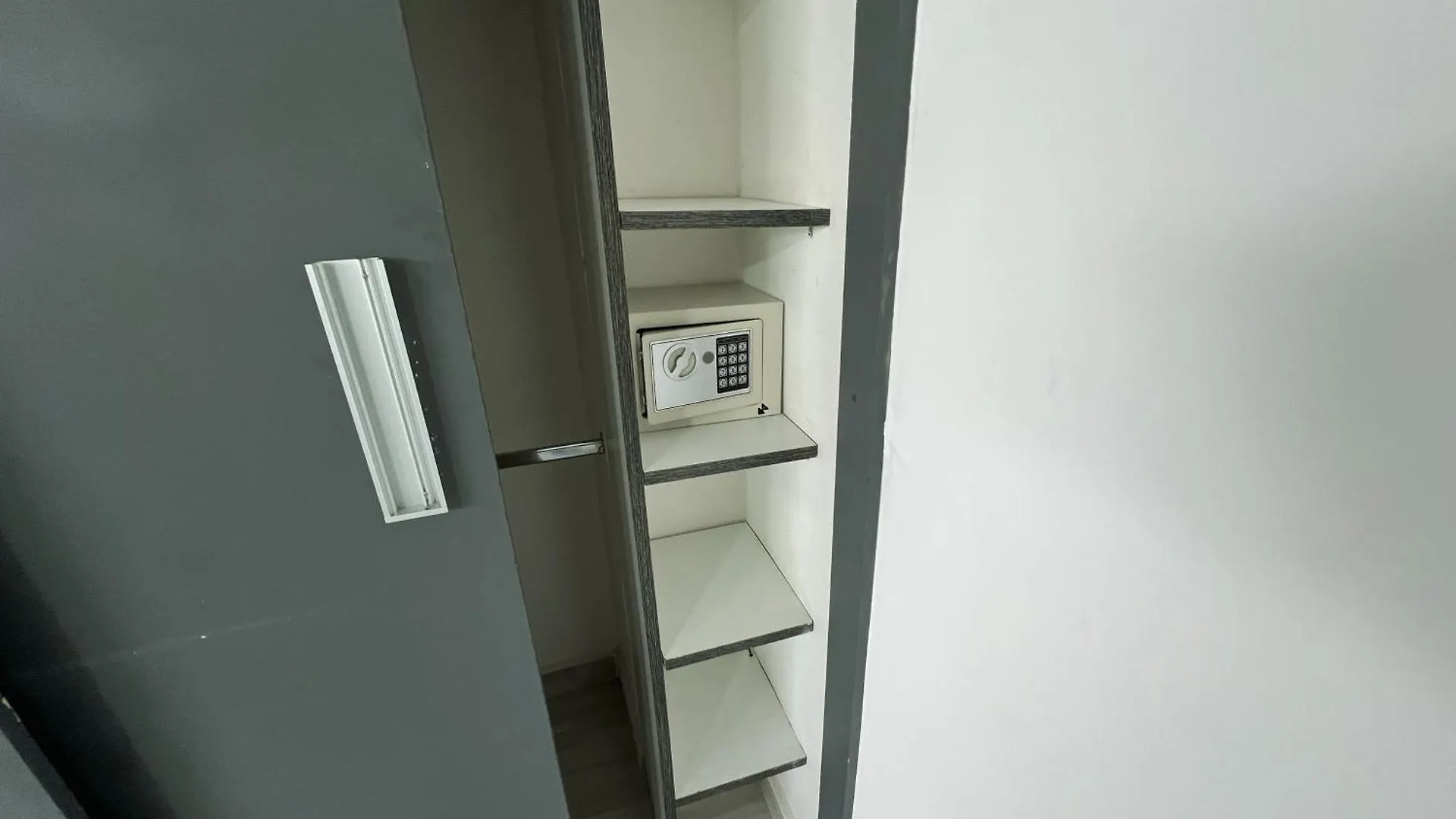Comodo Y Amplio Apartamento En Laureles Medellín